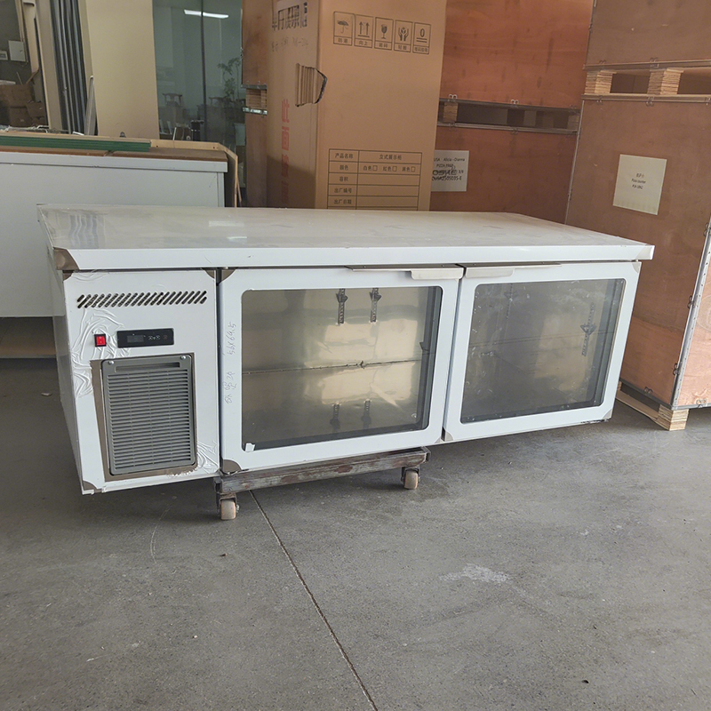 Portable double-door glass refrigerated operation table, commercial kitchen fresh-keeping workbench, refrigerated storage equipment