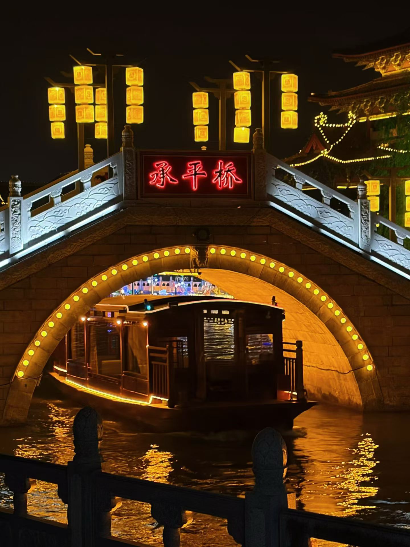 Chase the sunset and explore Kaifeng! Four days and three nights, unlock the dawn, dusk and fireworks of the ancient capital of seven dynasties